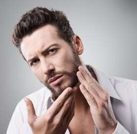 Minoxidil pour accélérer la barbe : une fausse bonne idée